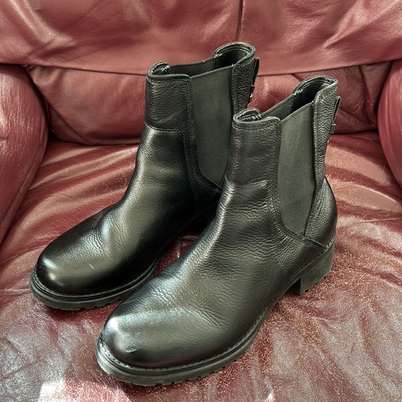 Cole Haan waterproof camea black leather Chelsea booties women’s 11 - Picture 2 of 8